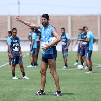 El técnico Sebastián Abreu llegó a César Vallejo por recomendación del José Guillermo del Solar