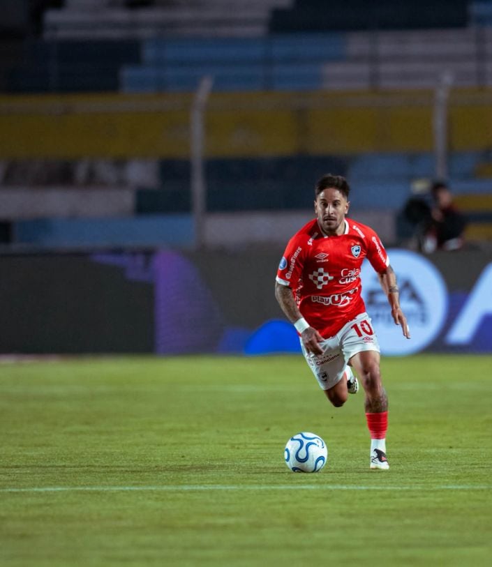 Alejandro Hohberg quedó fuera del decisivo duelo ante Montevideo City Torque por un desgarro muscular. El volante tendrá entre seis y ocho semanas de recuperación y también se perderá los amistosos. (Cienciano)