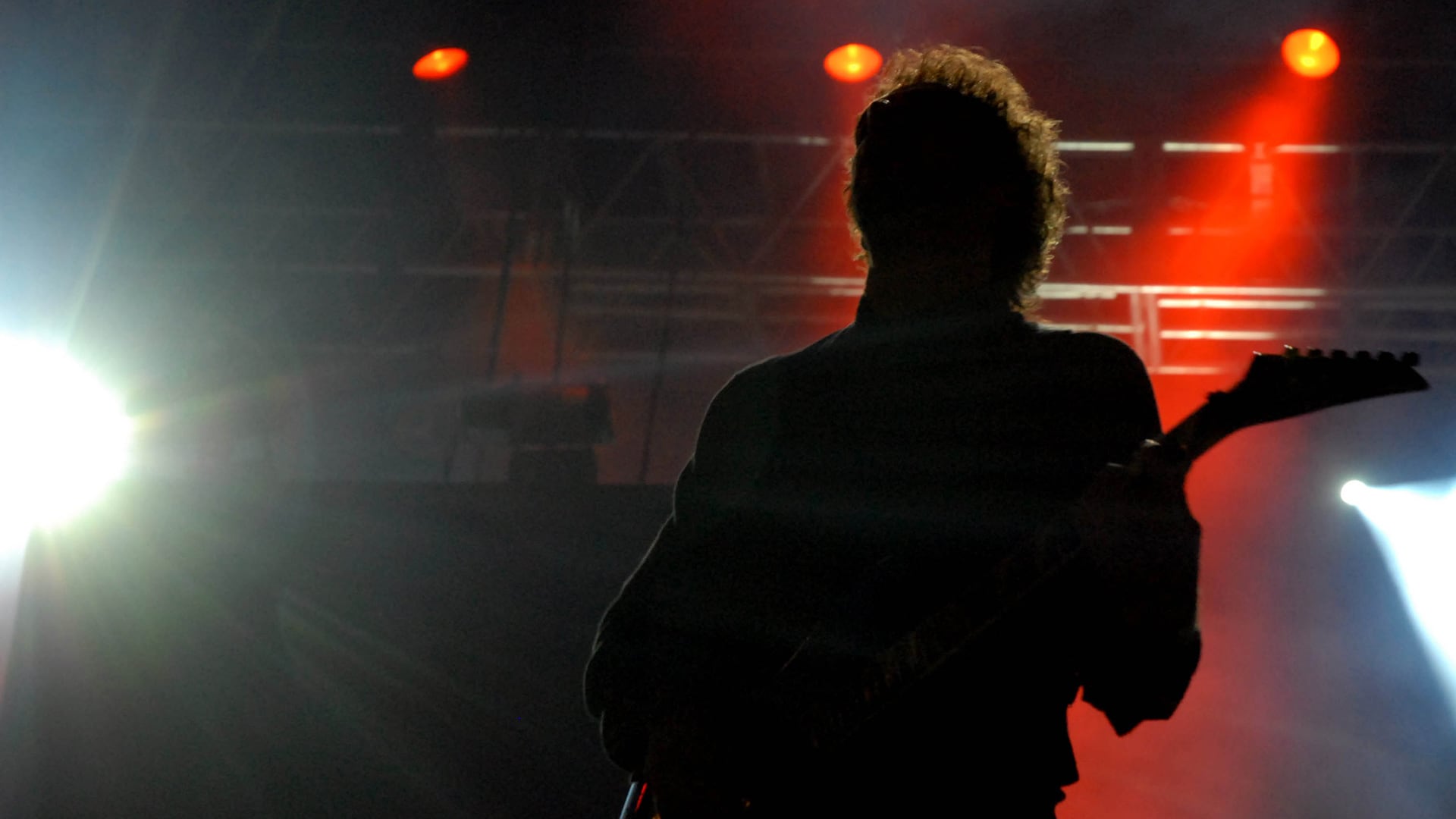 Gustavo Cerati sobre el escenario, el espacio donde desplegaba toda su magia