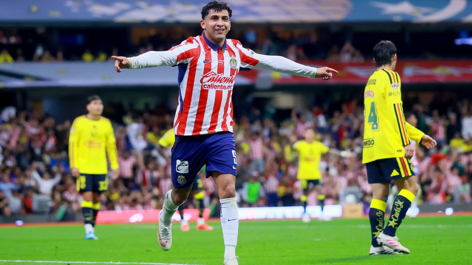 González se perderá algunas semanas con Chivas. REUTERS/Eloisa Sanchez