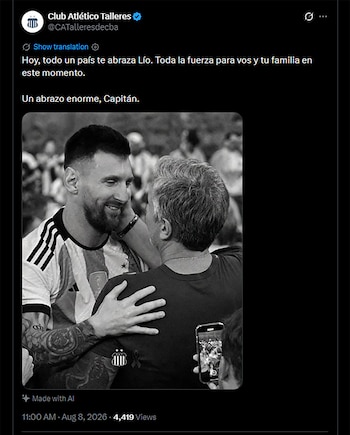 Captura de pantalla de un tuit del Club Atlético Talleres. Muestra a Lionel Messi abrazado con un hombre, en blanco y negro, con la leyenda 'Made with AI'