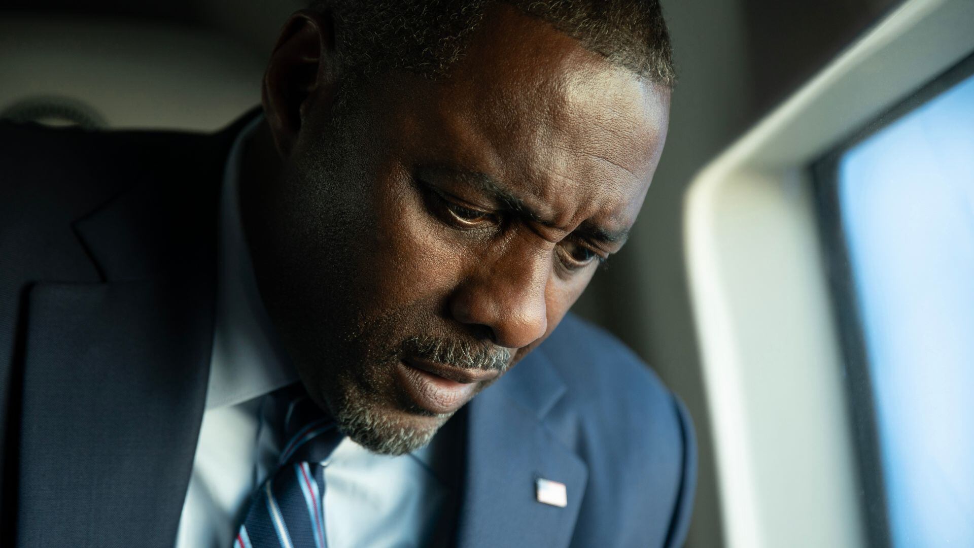 Idris Elba interpreta al presidente de los Estados Unidos, quien tiene la decisión final respecto a un posible contraataque nuclear (Netflix)