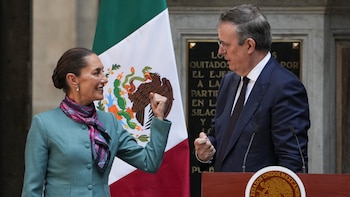 El secretario Ebrard y la