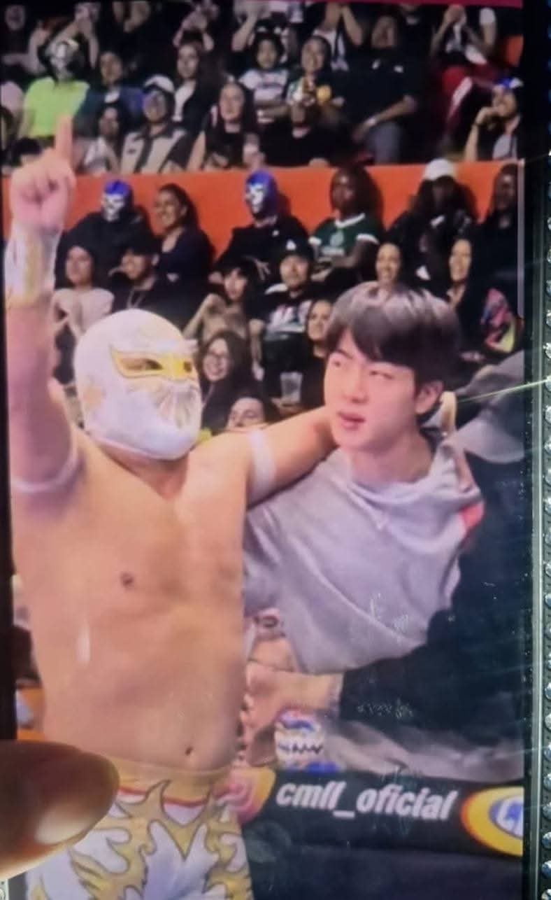 Saludo entre Místico y Jin en la Arena México (Grupo Rancio/FB)