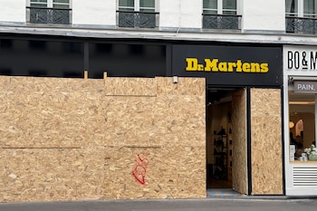 Los comercios de París toman precauciones antes de una nueva manifestación