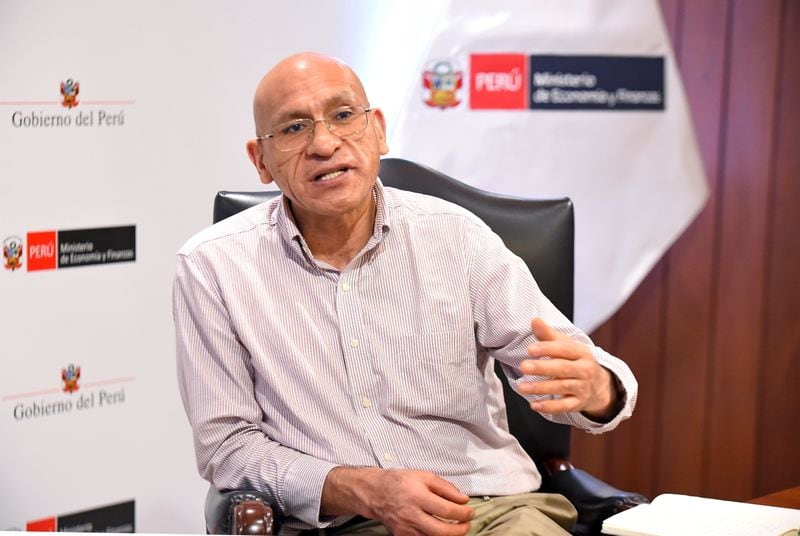 El ministro de Economía de Perú, Waldo Mendoza, asiste a una entrevista con Reuters, en Lima, Perú, el 7 de diciembre de 2020. Ministro de Economía de Perú / Folleto vía REUTERS ATENCIÓN A EDITORES: ESTA IMAGEN HA SIDO SUMINISTRADA POR UN TERCERO. NO HAY REVENTAS. SIN ARCHIVOS