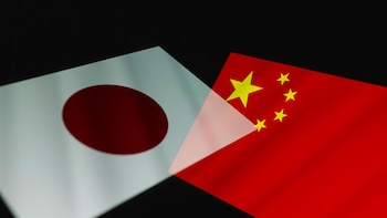 China reclama a Japón que respete sus principios antinucleares y advierte de que está "jugando con fuego"