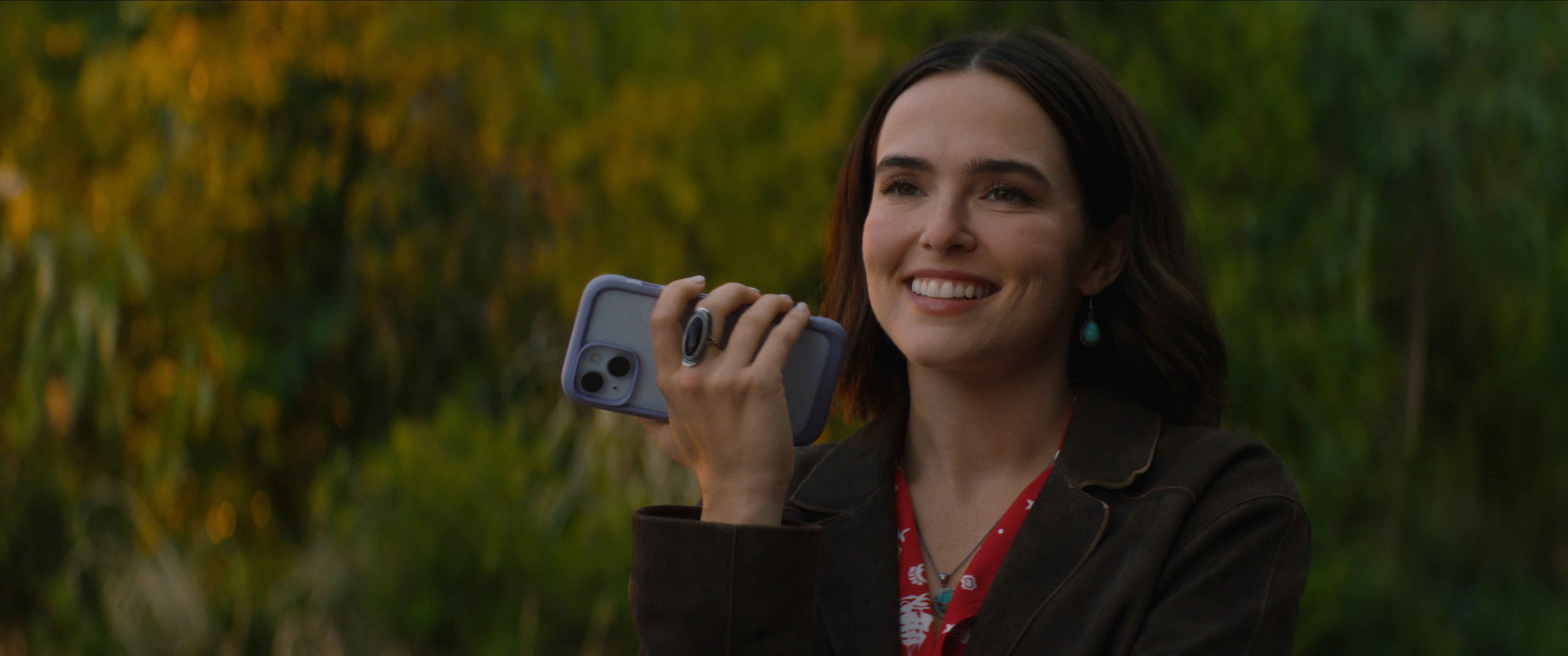 La trama de “Mensajes de voz para Isabelle” gira en torno a mensajes de voz enviados por error a un número reasignado.(netflix)