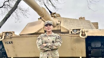 Una mexicana se convirtió en la primera “maestra artillera” en la historia del ejército de EEUU