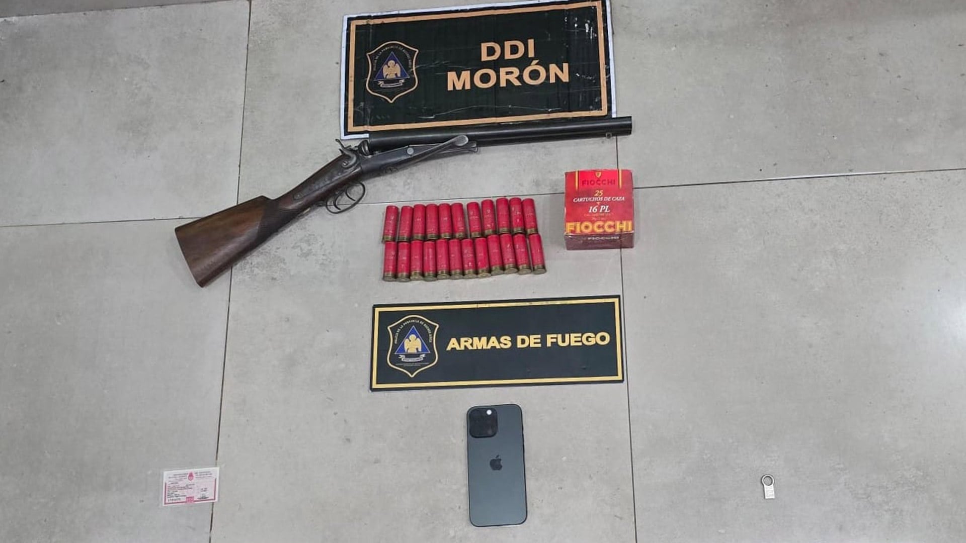 Una de las armas secuestradas: una escopeta doble caño calibre 16 marca Belga UAB