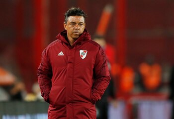 Gallardo probó con varios suplentes