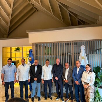 Kelvin Cruz recibió en Punta Cana a Gianni Infantino y Víctor Montagliani para la reunión de la Unión Caribeña de Fútbol en República Dominicana.