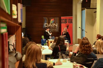 Sandra Arroyo Salgado al frente