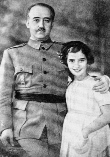 Franco junto a su hija Carmencita (Grosby)