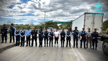 Hondureña vinculada a la MS-13 es entregada a El Salvador por el delito de extorsión