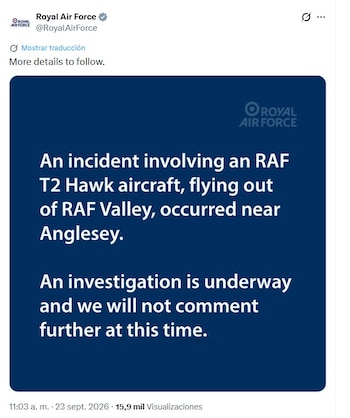 Captura de una publicación en red social con texto en inglés sobre un fondo azul y el logotipo de la aviación militar