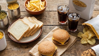 Qué le pasa a tu cuerpo cuando reduces los alimentos procesados en tu dieta, según los nutricionistas