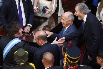 Maqueda y Milei en la apertura de sesiones legislativas del 1 de marzo pasado: "Me enteré por los medios de mi jubilación", dijo el juez (REUTERS/Agustin Marcarian)