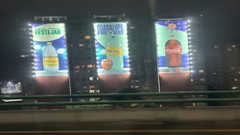 Vecinos denuncian anuncios luminosos ilegales