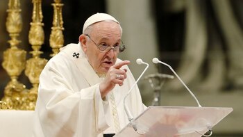 El papa Francisco quiere excomulgar