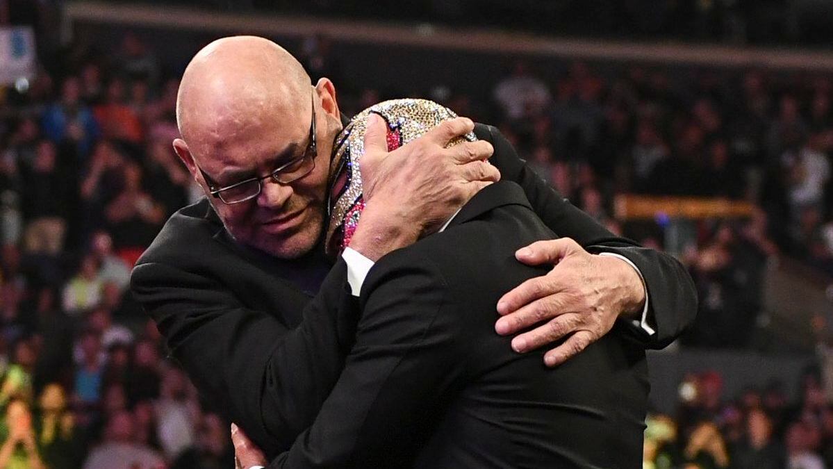 El luchador de WWE exaltará a Konnan al Salón de la Fama de AAA en el evento más importante del año.