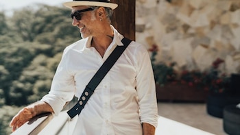 Alejandro Fernández: 49 años y