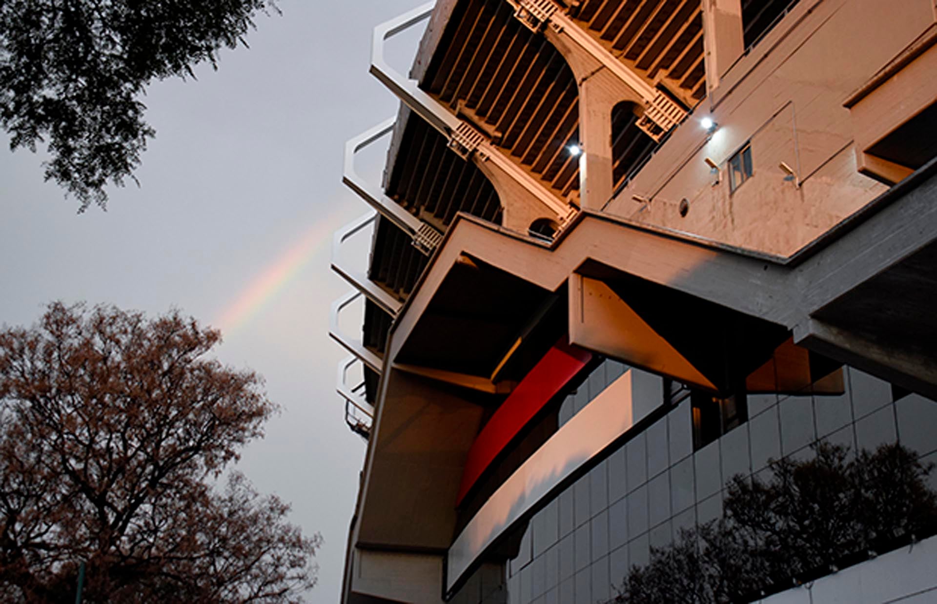 River Plate comenzó con la instalación de la nueva fachada de la tribuna Belgrano