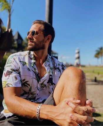 Actualmente tiene 35 años, practica