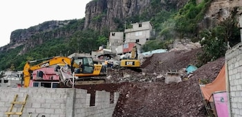 colonia Lázaro Cárdenas Tlalnepantla Cerro del Chiquihuite desgaje de ladera trabajos de demolición