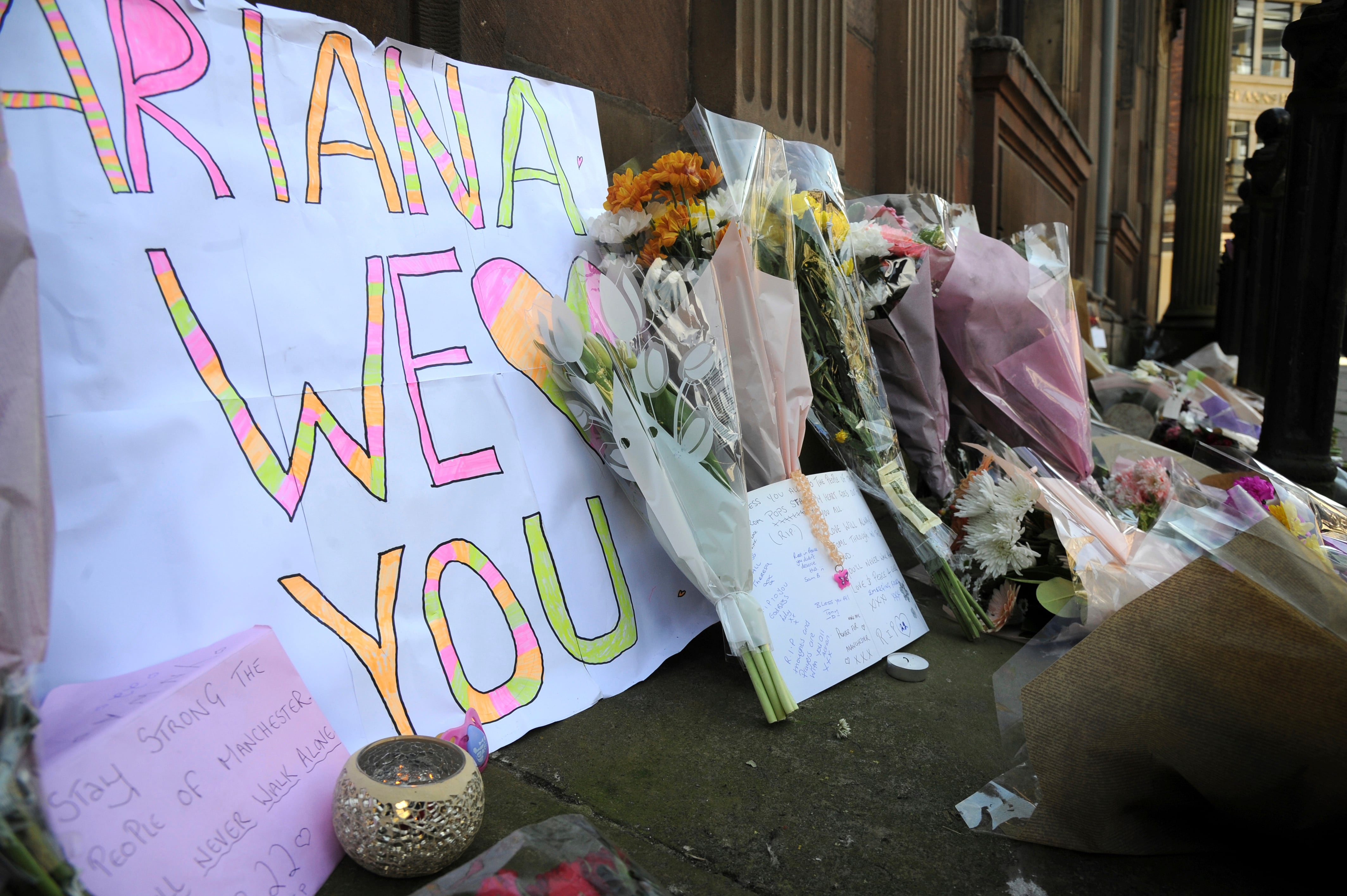 La primera ministra Theresa May elevó el nivel de alerta terrorista a “crítico” y suspendió la campaña electoral en el Reino Unido tras el ataque en Manchester - (AP Foto/Rui Vieira, File)