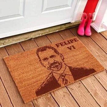 Un felpudo con la cara