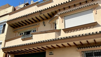 Detenido el presunto autor del doble asesinato en Mijas: apuñaló a su novia y su hija e incendió su vivienda
