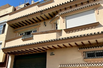 Vivienda en la que se han encontrado los dos cadáveres en Mijas (Málaga)