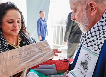 Lula junto a una mujer