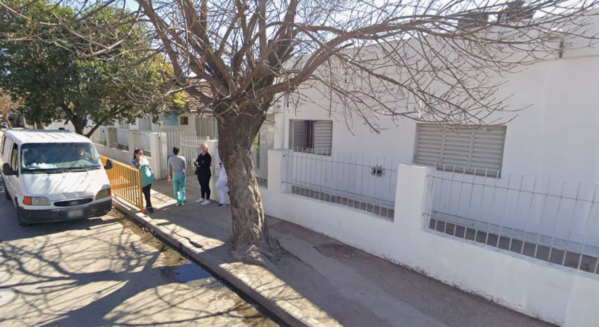 La fachada de la escuela en donde fue detectada la extraña sustancia