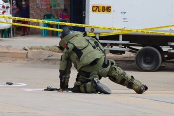 UDEX apaga granada de guerra