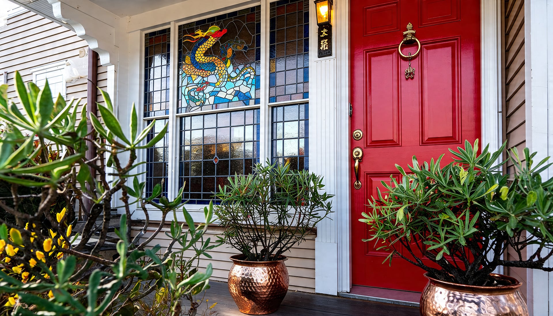 El color de la puerta de entrada influye en la energía: el rojo simboliza prosperidad, el negro el éxito profesional y el azul la tranquilidad (Imagen Ilustrativa Infobae)