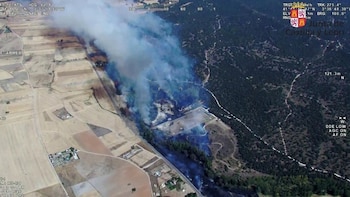 Desalojadas tres personas por el incendio de gravedad 2 en La Calabaza (Burgos), que corta la BU-925