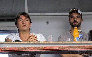Heinze y Nacho Scocco, mirando