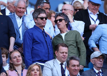 Johnny Marr describe su relación cercana con Noel Gallagher y destaca la actividad creativa constante del ex Oasis, marcada por encuentros y mensajes frecuentes (REUTERS/Molly Darlington)