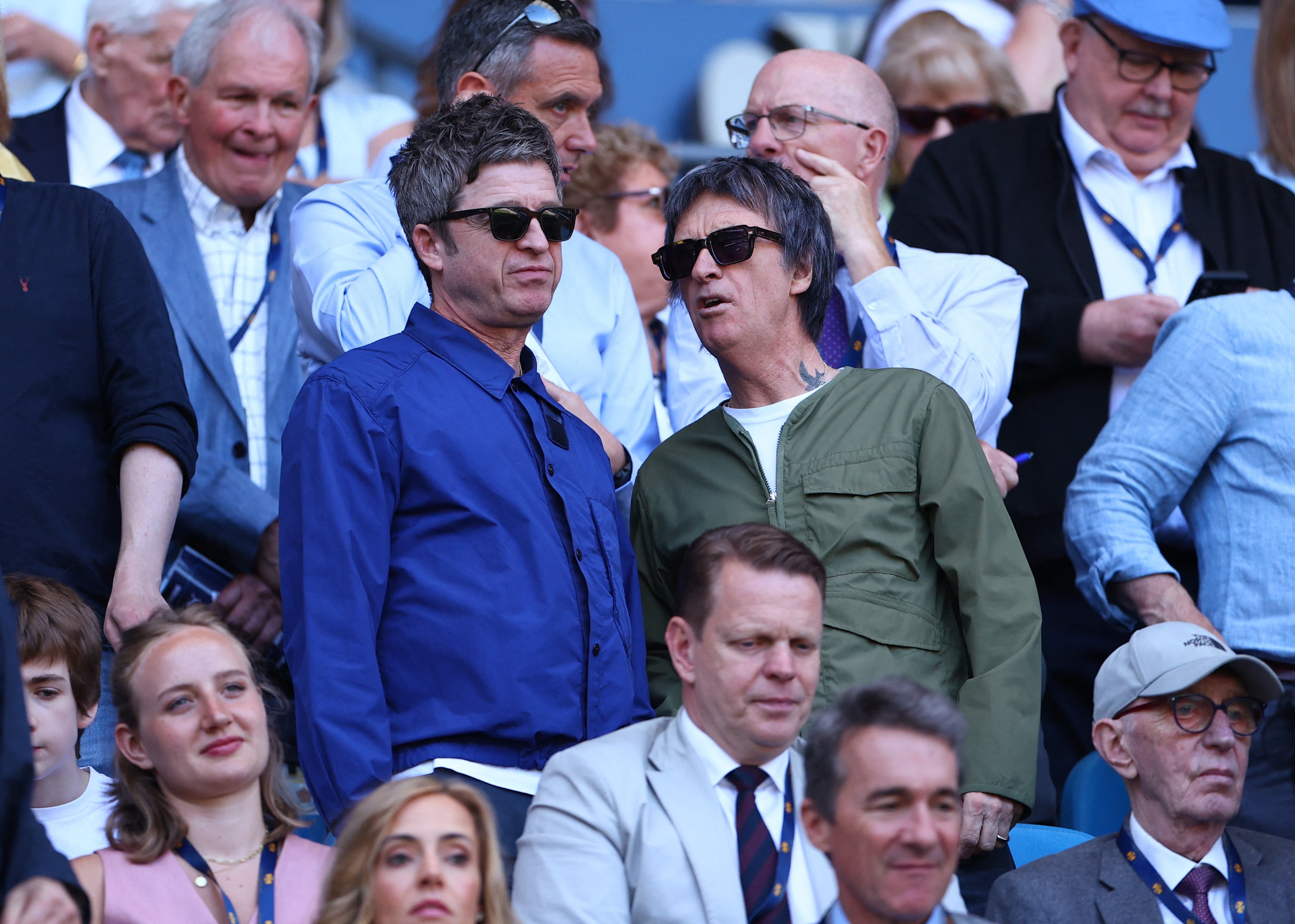 Johnny Marr describe su relación cercana con Noel Gallagher y destaca la actividad creativa constante del ex Oasis, marcada por encuentros y mensajes frecuentes (REUTERS/Molly Darlington)