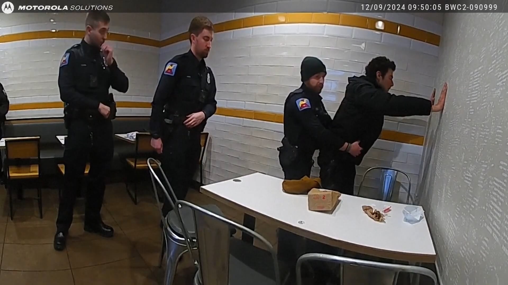 El juez estatal desclasificó los videos del arresto a petición de CNN tras la declaración de culpabilidad del acusado por cargos federales (Captura de video: Scripps News).