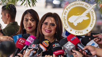 “Sicarios de la verdad”: Periodistas de Honduras confrontan a Rixi Moncada y pide investigar su papel en ataques contra la prensa