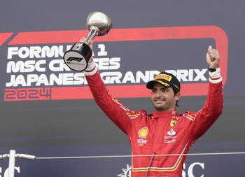 El español Carlos Sainz celebra