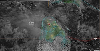 Cristina mantiene riesgo de lluvias intensas en El Salvador pese a su debilitamiento a depresión tropical.(Cortesía: Centro Nacional de Huracanes)