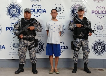 Las investigaciones iniciales en San Salvador establecieron que la víctima presentaba lesiones causadas por un objeto contundente. (Foto cortesía Policía Nacional Civil)
