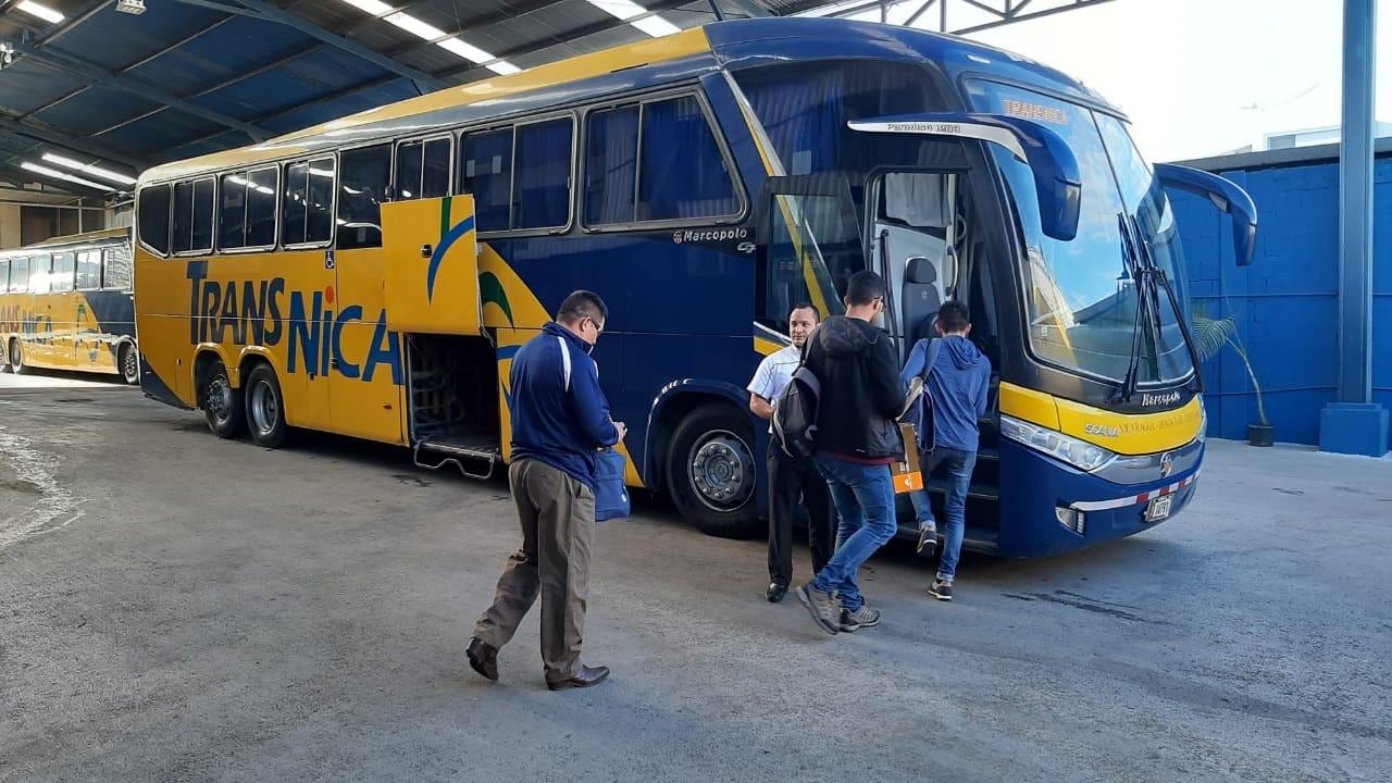 El Consejo de Transporte Público atribuyó la medida a una flota inscrita menor a la exigida, una resolución apelada por la compañía que puede reducir las opciones terrestres entre Managua y San José. (Imagen de cortesía)
