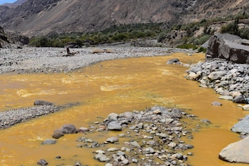 Río Tambo se tiñe de