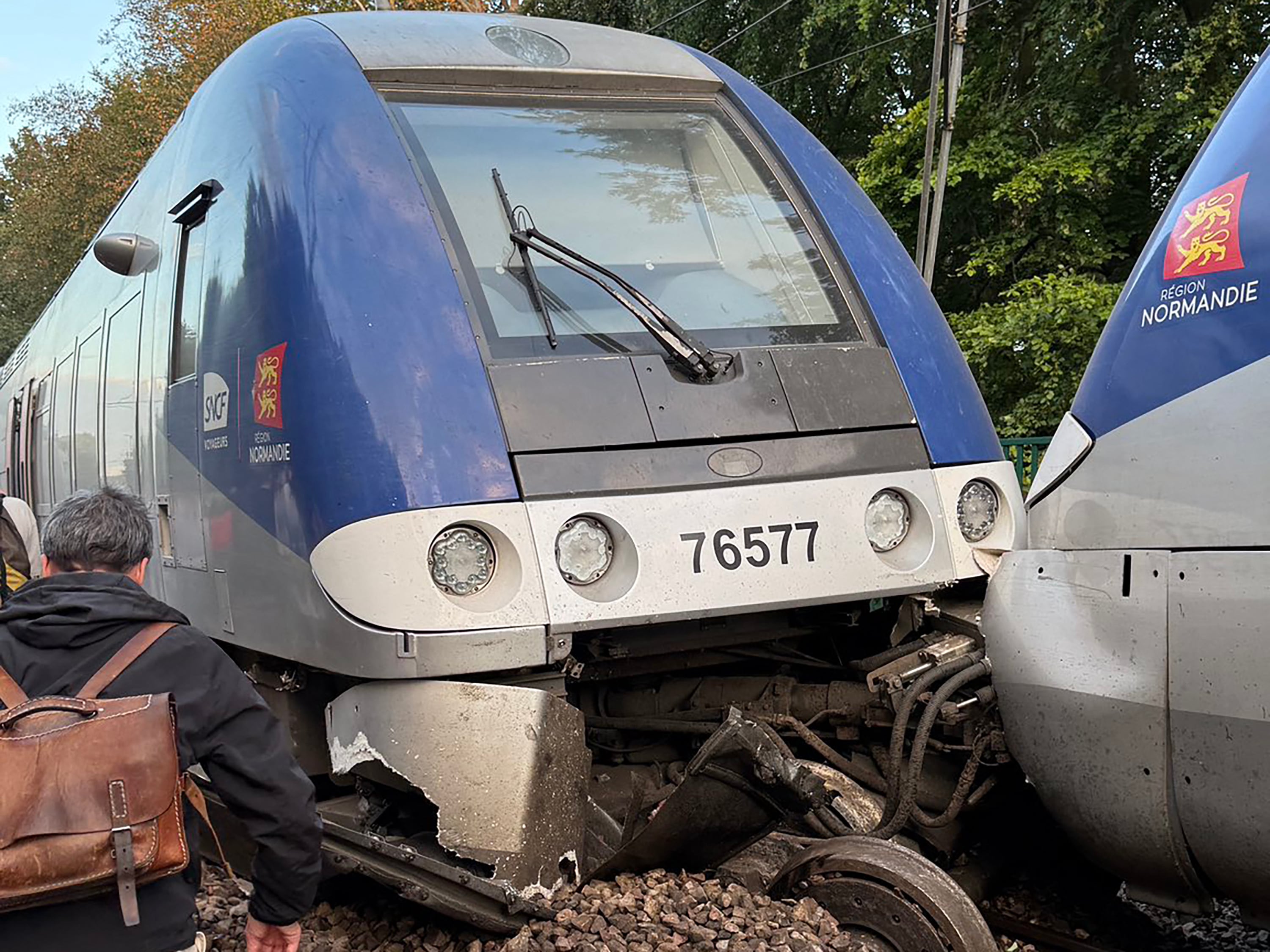 El descarrilamiento del tren TER ocurrió en la línea Ruán-Caen, a la altura de Cléon, en Normandía, el viernes a las 19:45 (AFP- Luis Branco)