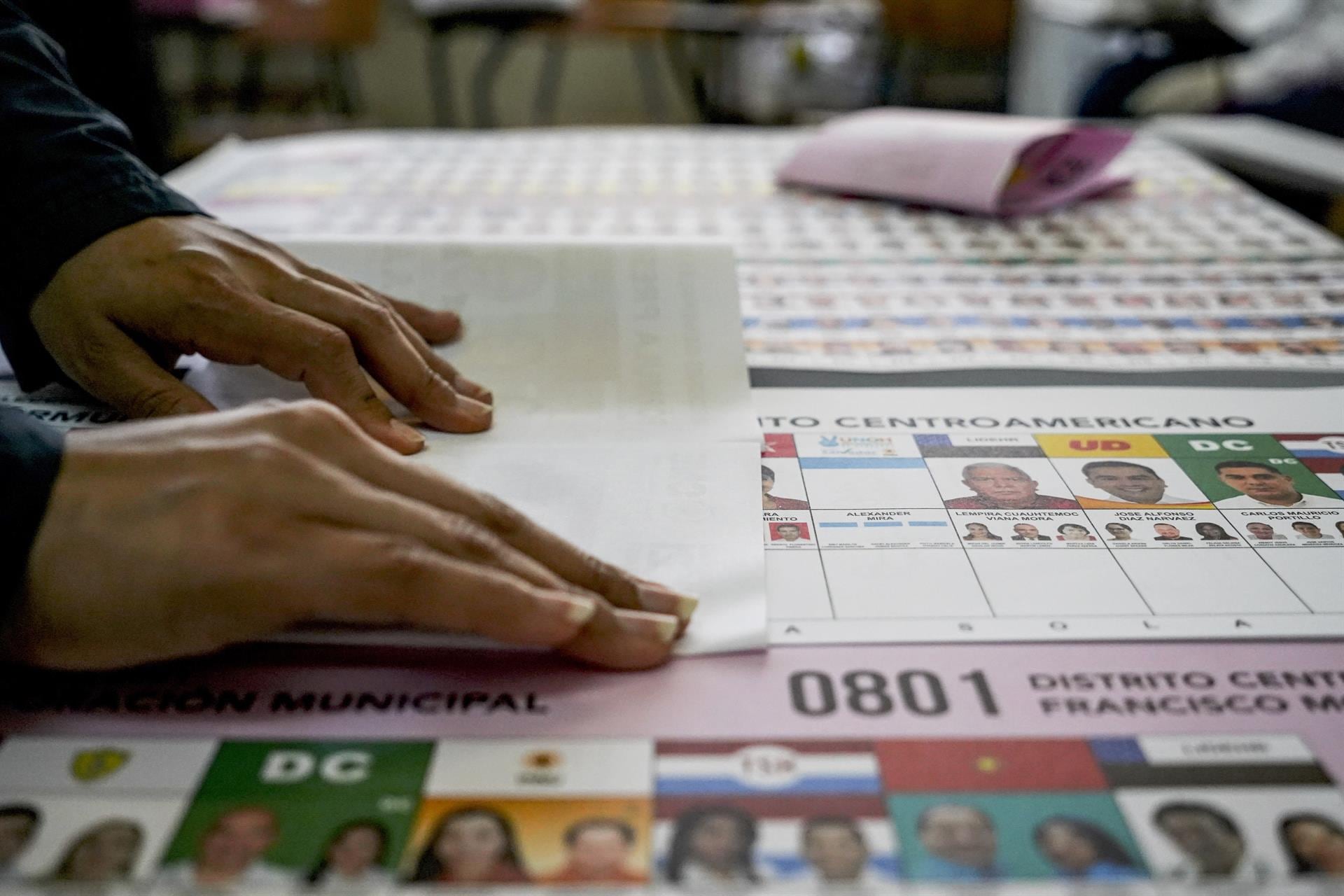 Comienza el recuento electoral en las elecciones de Honduras